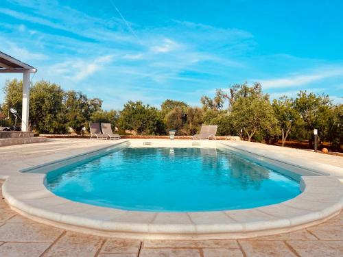 Kolam renang di atau dekat dengan TRULLO DEL BOSCHETTO