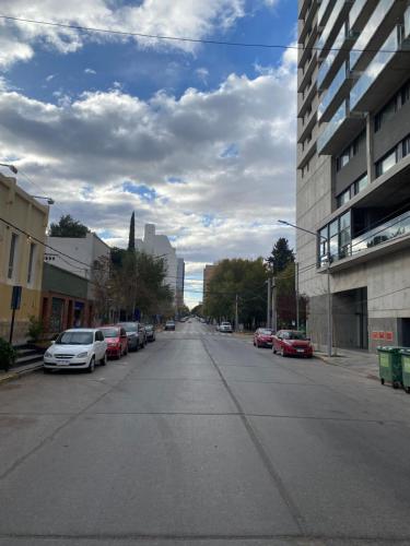 an empty street with cars parked on the side of the road at Dptos amoblados NQN - Excelente ubicacion- ZONA CENTRO in Neuquén