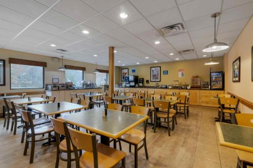 Restoranas ar kita vieta pavalgyti apgyvendinimo įstaigoje Best Western of Lake George