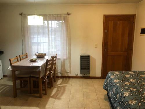 Ένα ή περισσότερα κρεβάτια σε δωμάτιο στο DEPARTAMENTOS Silvia