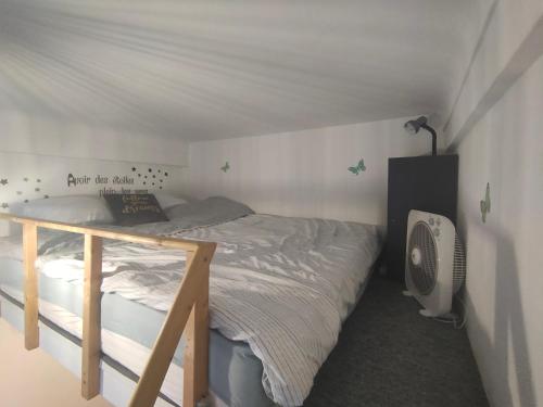 a bedroom with a bunk bed and a fan at Superbe studio sur Nice in Nice
