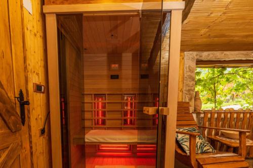 a glass door leading to a room in a cabin at Etno Vila Kula in Malo Središte
