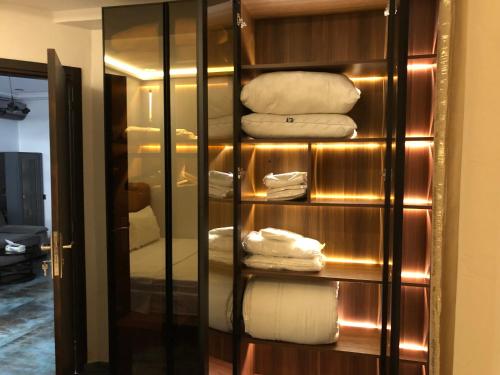 a glass cabinet with white towels in a room at Apartment well equipped with luxe interior design in Tangier