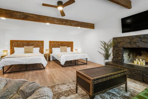 Postel nebo postele na pokoji v ubytování Backyard Pool Oasis @ the Tulum House