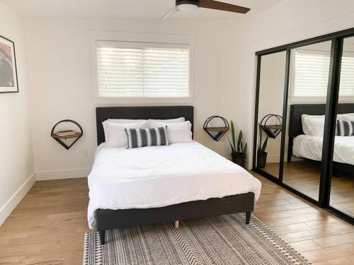 Voodi või voodid majutusasutuse STUNNING Urban Farmhouse Minutes from Downtown toas