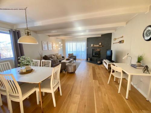 Χώρος καθιστικού στο Mountain view fully renovated 6-8 people condo