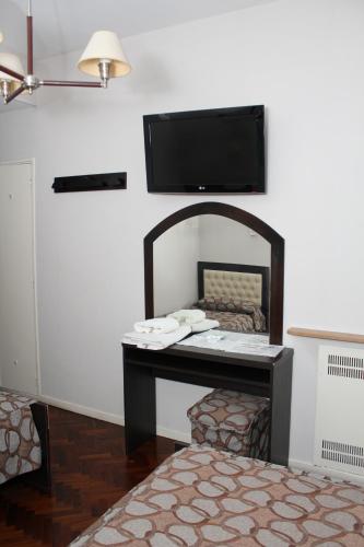 Ayacucho Palace Hotelにあるテレビまたはエンターテインメントセンター