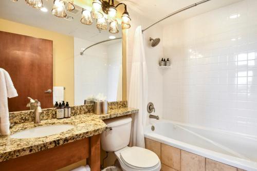 Sundial Lodge by Park City - Canyons Villageにあるバスルーム