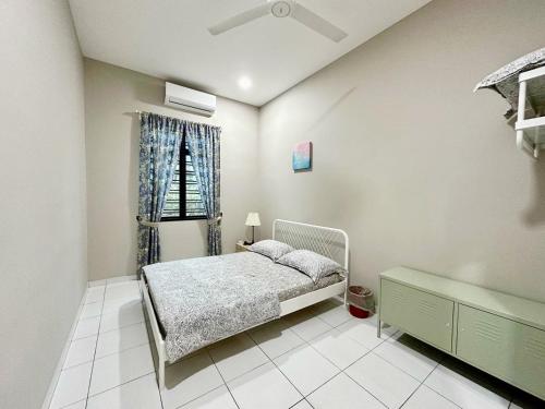 Postelja oz. postelje v sobi nastanitve RooMa DeQue Melaka With Private Pool