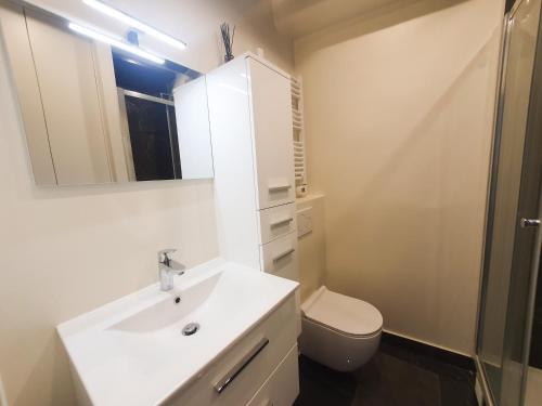 Ванная комната в EXIGEHOME-Grand studio en centre ville - 300 m du RER A