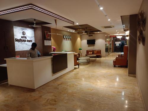 Lobbyen eller receptionen på Hotel Sindhura Grand