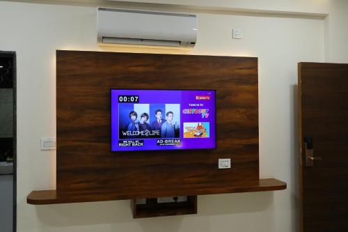 TV a/nebo společenská místnost v ubytování The Go davari Gokarna
