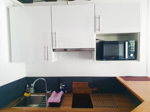 Кухня или мини-кухня в EXIGEHOME-Grand studio en centre ville - 300 m du RER A
