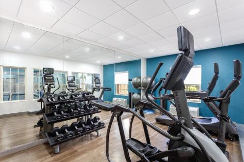 a gym with treadmills and elliptical machines at Holiday Inn Express & Suites Williamsburg by IHG in Williamsburg