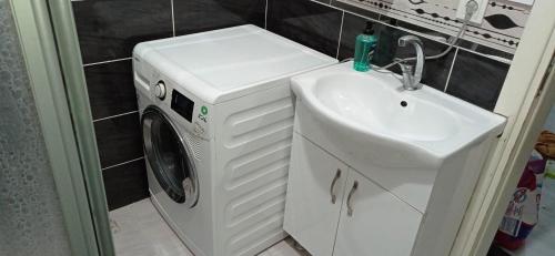 a washing machine and a sink in a bathroom at Grand Bazaar Crossing apartment in Istanbul