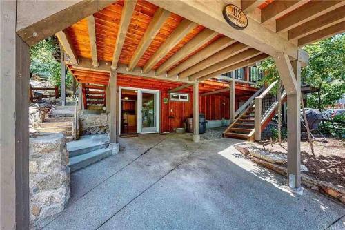 Gallery image of Cabin Spa Getaway Near Lakes and Resorts in Crestline