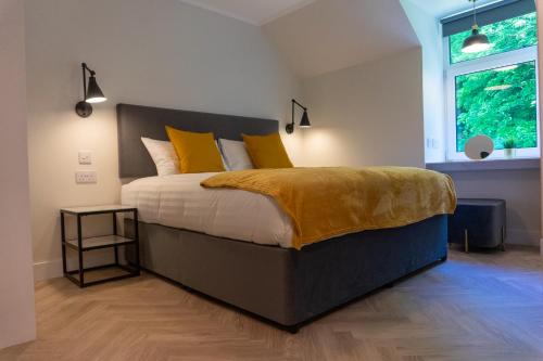 Postel nebo postele na pokoji v ubytování Combie Lane Apartment