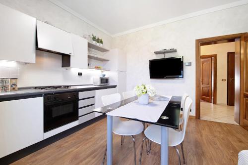 a kitchen and dining room with a table and chairs at Il ponte dei sogni in Brescia