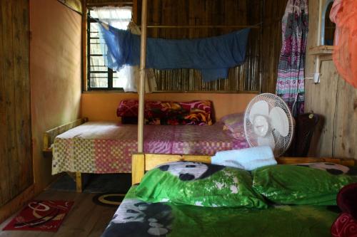 Ліжко або ліжка в номері Kharmawshun Home Stay