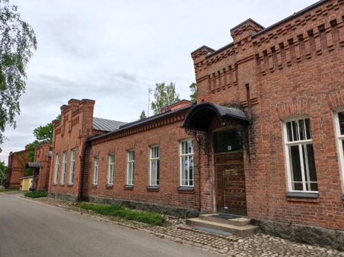 an old brick building on the side of a street at Apartment Upseeritie in Kouvola