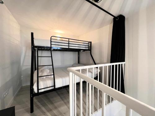 Postel nebo postele na pokoji v ubytování Apollo Project Coruña