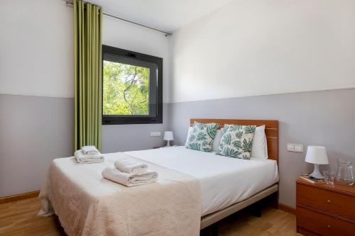 Postel nebo postele na pokoji v ubytování Apartments Sata Park Guell Area