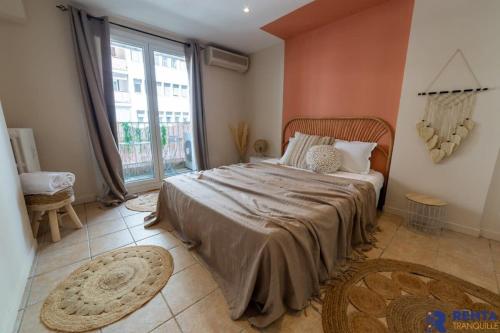 a bedroom with a bed and a large window at Chambre 1 René Cassinbalcon Wifi Mini-frigo TV in Nice