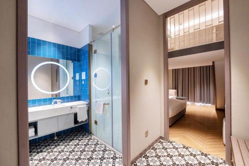 a bathroom with a sink and a mirror at Holiday Inn Express Beijing Badaling by IHG in Yanqing
