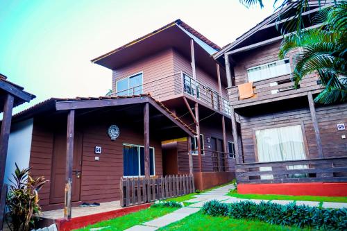 a wooden house with a pathway in front of it at Casa De Silver in Baga