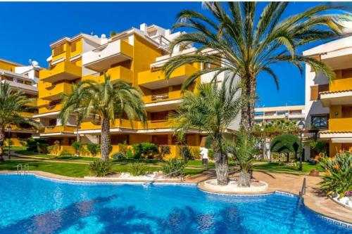 La Palma - PUNTA PRIMA Torrevieja Orihuela Costa - large apartment for 6-people 85m2 plus terrace 40m2 central air conditioning Wi-Fi living room kitchen 2 bedrooms 2 bathrooms 3 swimming pools parking security to the sea 160m only 40 min to the airport