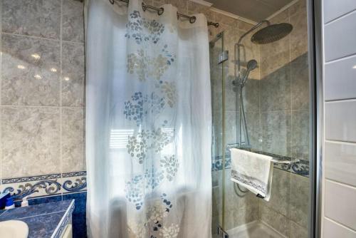 NEW 2-bed Central Cannes Apt photo 8