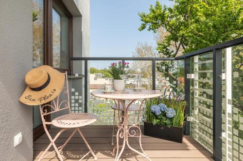 Μπαλκόνι ή βεράντα στο Seaside Apartamenty Bałtycka 22 Kołobrzeg, parking w cenie