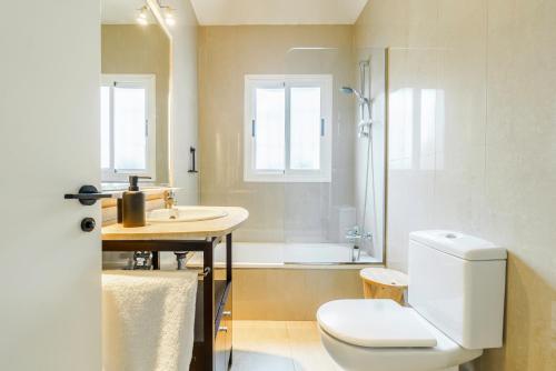a bathroom with a toilet and a sink and a shower at Casa exclusiva, jardín y piscina privada in Calella de Palafrugell