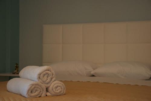 a room with two stacks of towels on a bed at Amaya Pine Studio in Panagia