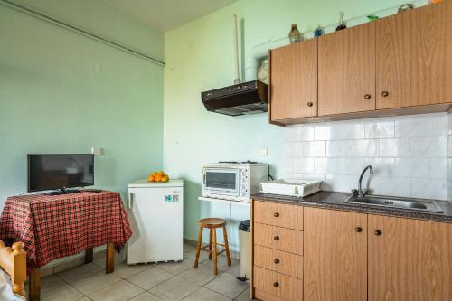 a small kitchen with a sink and a microwave at Vangelis studio 1 in Angón