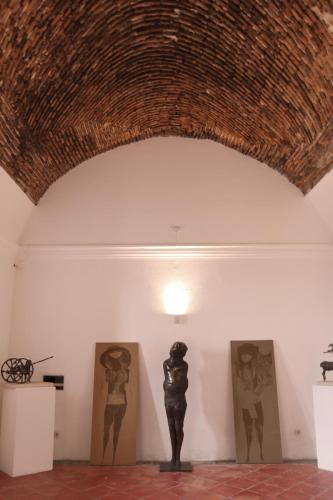 a room with a sculpture of a woman on a wall at Convento da Orada - Monsaraz in Monsaraz