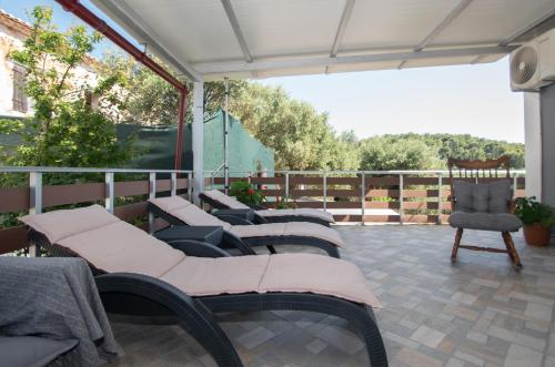 A balcony or terrace at SOHORO Forest Hill Apartment by "elite"