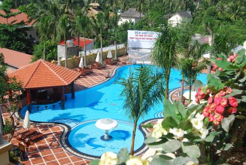 Вид на бассейн в Tien Dat Resort или окрестностях