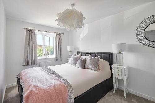 a bedroom with a bed and a window at Host & Stay - Cornflower Way in Lassington