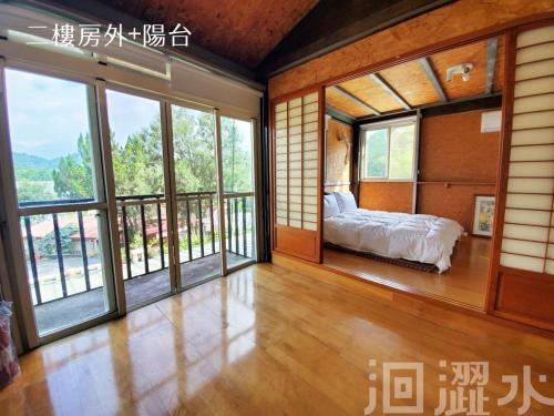 a bedroom with a bed in a room with windows at 日月潭馨蓮鄉居x洄澀水包棟民宿 in Yuchi