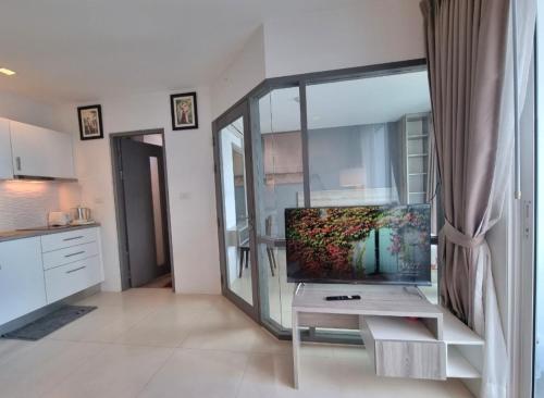 a living room with a fish tank on a table at Grandblue condominium 106,302 in Mae Pim
