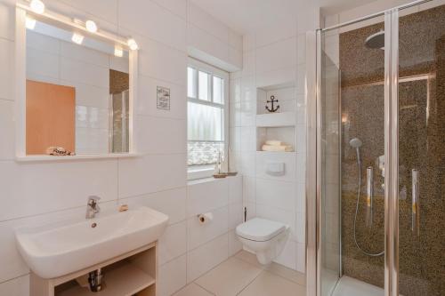 a bathroom with a sink toilet and a shower at Gasthaus & Pension Natzke in Usedom Town