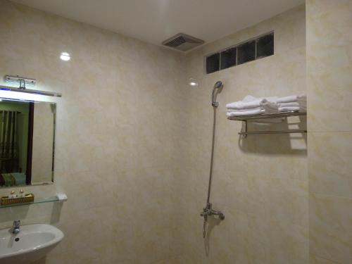 Et bad på Hoa Vinh Hotel