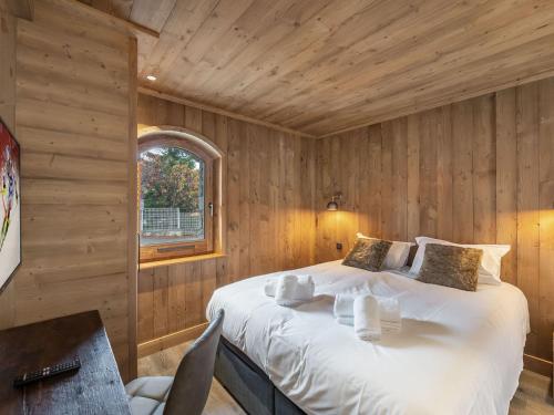 Posteľ alebo postele v izbe v ubytovaní Charmant appartement à Courchevel Le Praz, proche des pistes, 4 adultes | 1 enfant, services inclus - FR-1-568-22