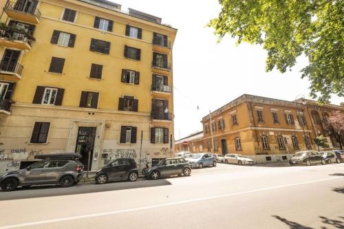 Testaccio Luminous and Large Apartment