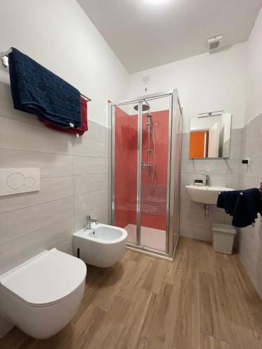 a bathroom with a toilet and a shower and a sink at B&B Notti Serene Montesilvano centro, parcheggio vicino in Montesilvano