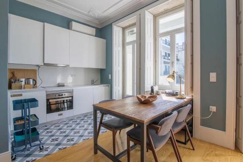 Central location with garden & equipped kitchen