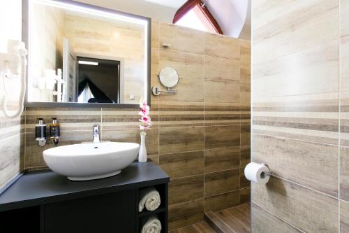 a bathroom with a sink and a mirror at New York Pension in Dunajská Streda