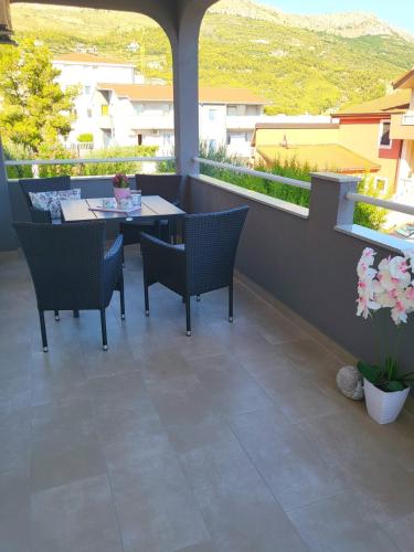 Apartment Vesna near beach with the balcony