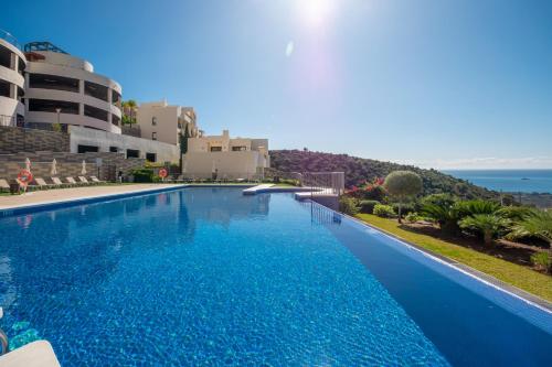 Moderno apartamento vacacional con increbles vistas al mar con spa y gimnasio